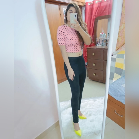 Casual Pink Crop Top - Picture 2 of 5